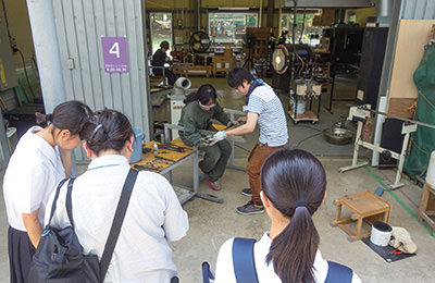 宙吹き技法による「コップ」の制作