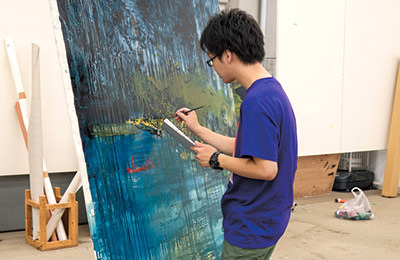 学生による絵画の自主制作